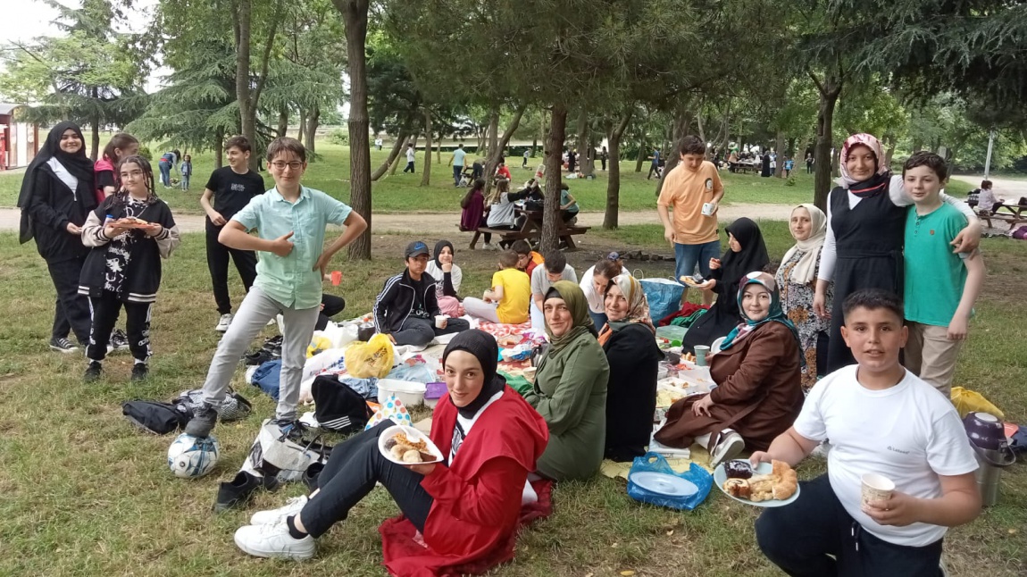 Öğrencilerimiz 100. yıl parkı piknik etkinliğinde